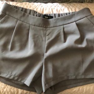 Mossimo gray pleated shorts